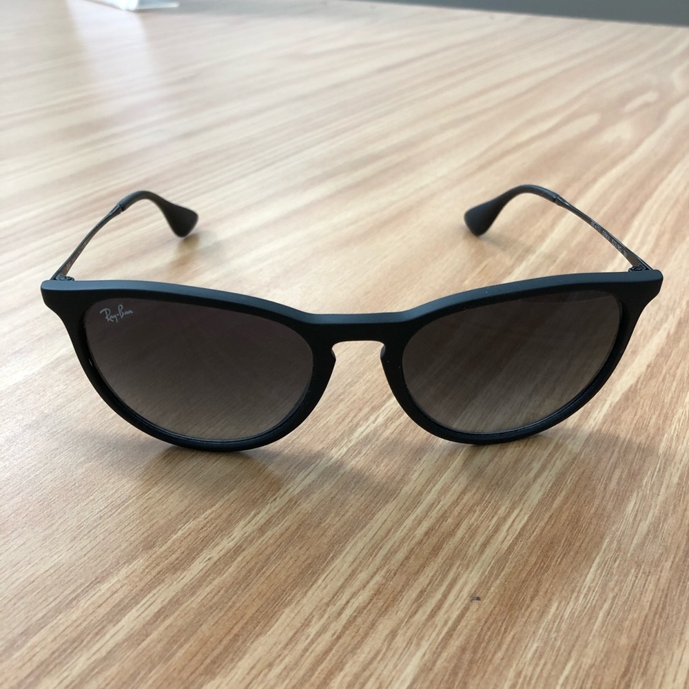 RAY BAN Black Erika Classic (EXCELLENT CONDITION)